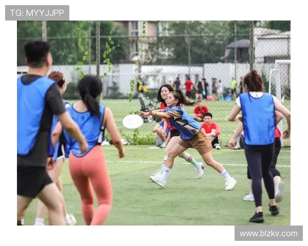 成都飞盘队与南京飞盘队赛后复盘分析力量对比与战术探讨