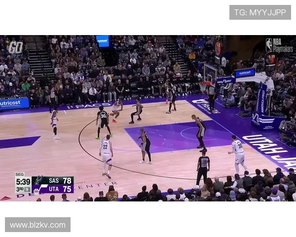 文班亚马首场比赛表现抢眼五次盖帽加隔扣字母哥引发热烈讨论