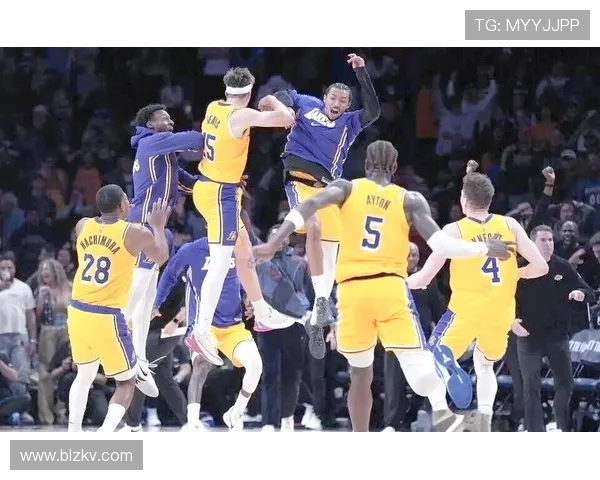 湖人客场挑战热火全力争胜展现球队实力与韧性