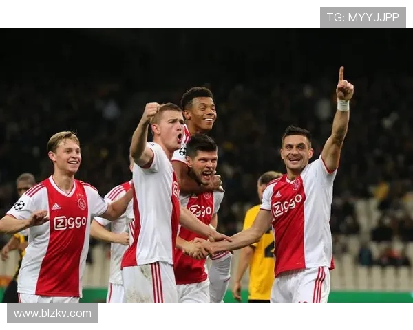 阿贾克斯与拜仁激战正酣谁能在欧冠赛场上笑到最后