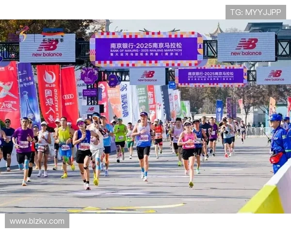 南京城市马拉松点评:攀岩队灵活应变展现团队实力与风采 南京城市马拉松点评:攀岩队灵活应变展现团队实力与风采